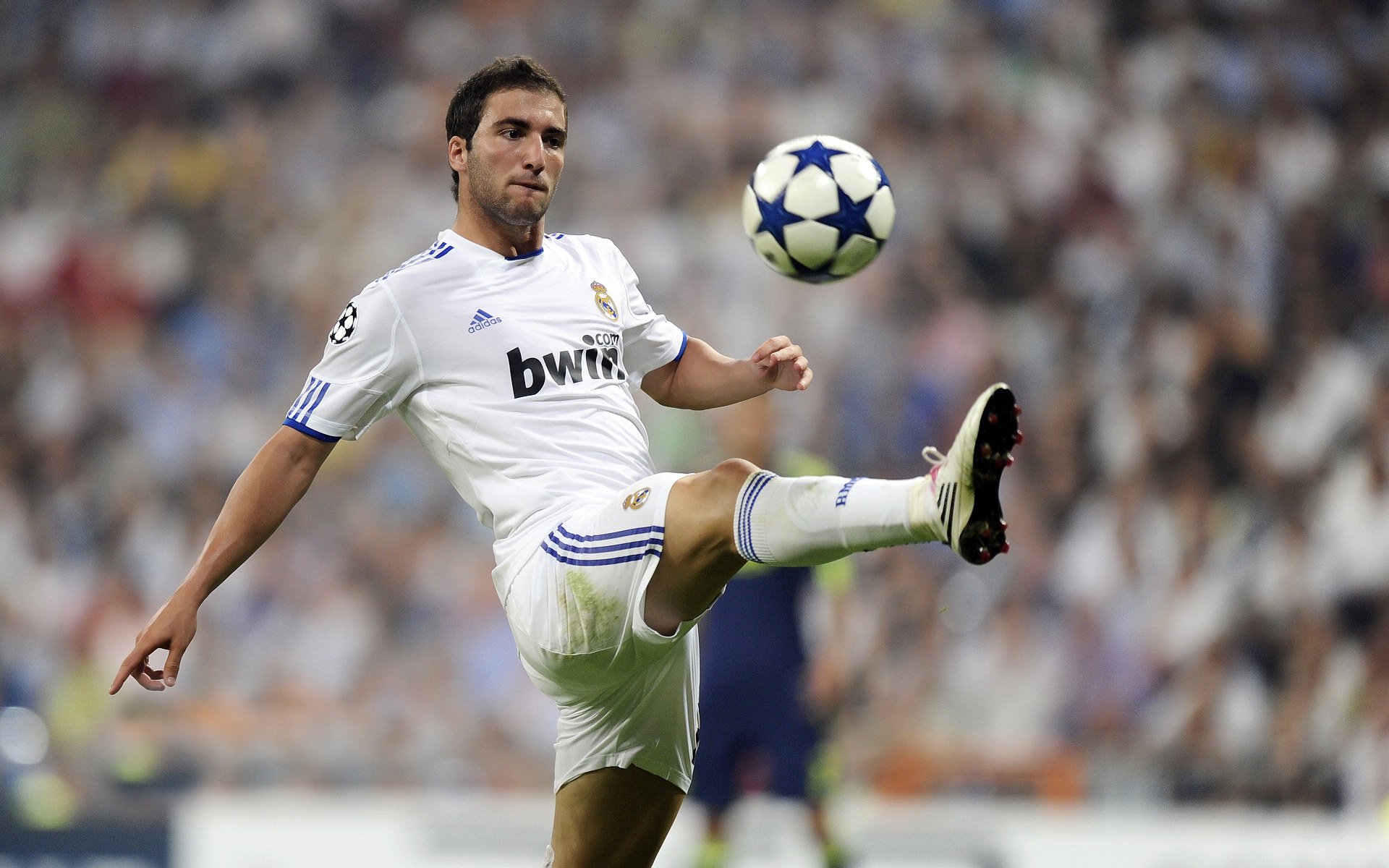 C罗队内表现被称为最佳榜样,c罗评心中最佳阵容