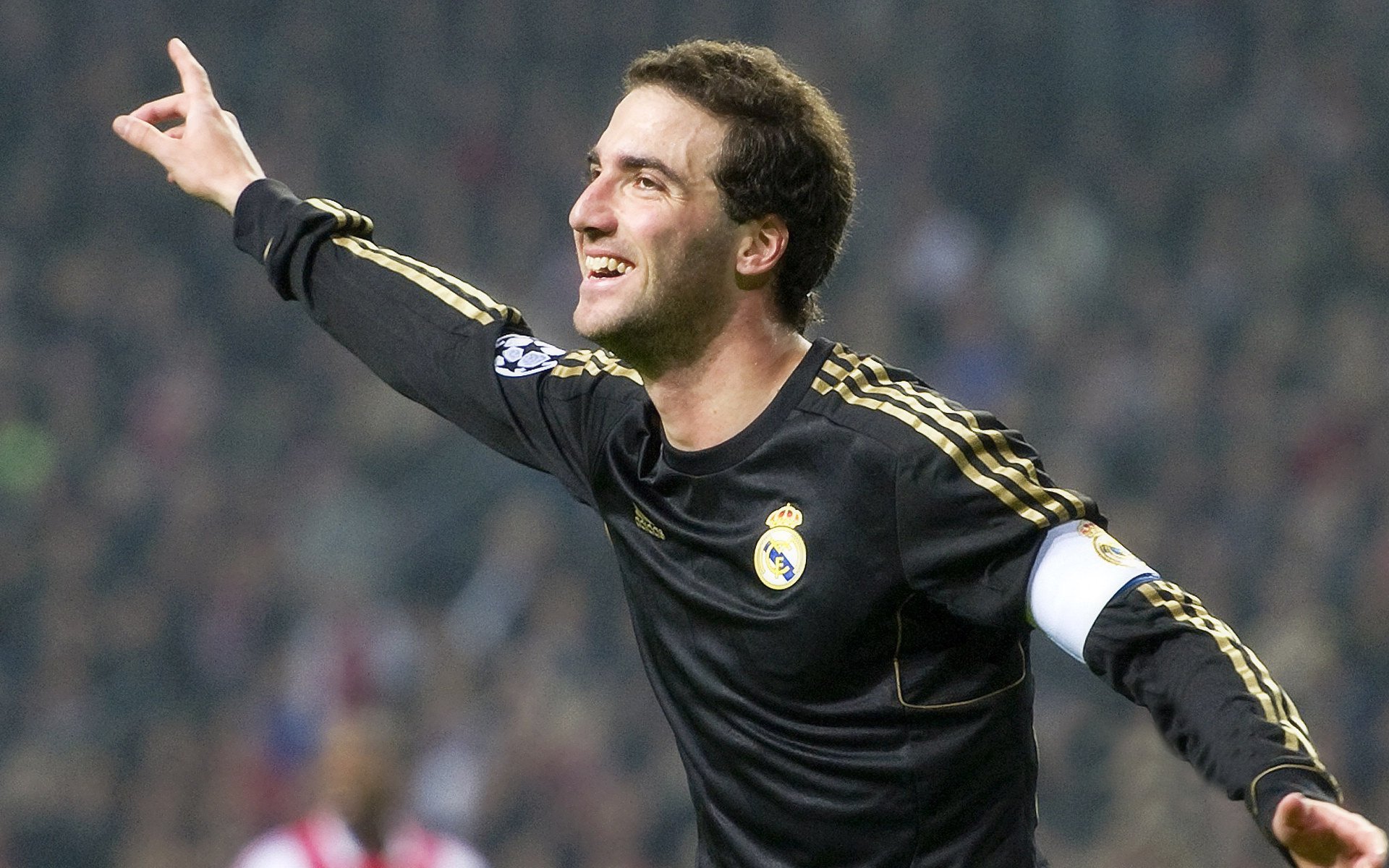 “安赫尔·巴尔博萨的全能进攻与防守精度,推动美洲狮队实现战术上的高度整合”